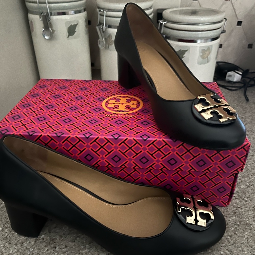 Tory Burch Black Leather Pumps